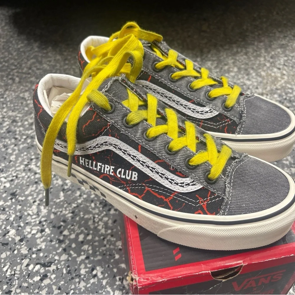 Vans Stranger Things Upside Down Hellfire Club sneakers Men’s 4.5 Women’s 6 - Picture 9 of 9